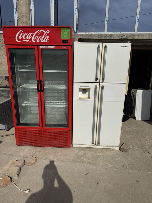 Продаю витринный холодильники