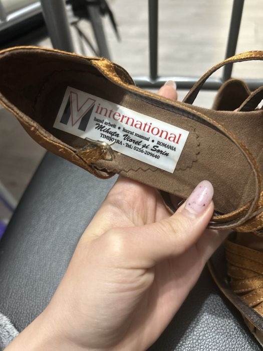 Pantofi dans sportiv 21.5 cm (aproximayiv marimea 32)