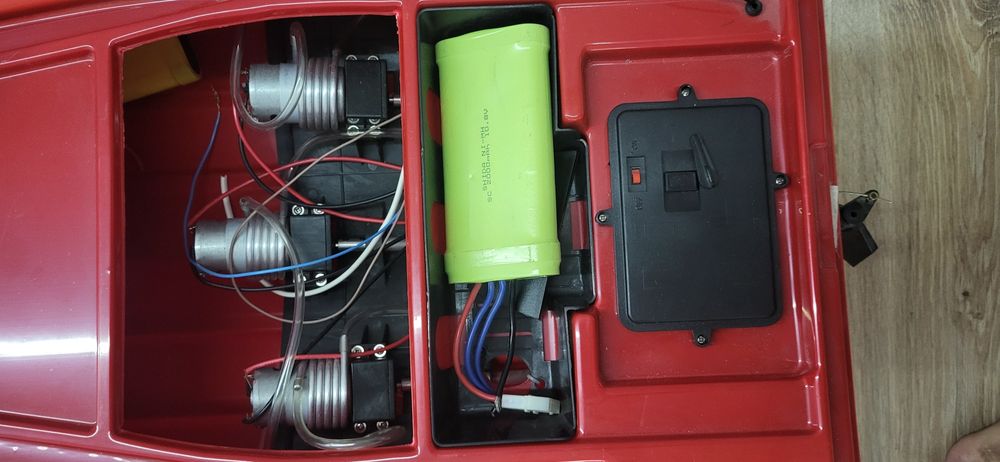 Радиоуправляемый катер