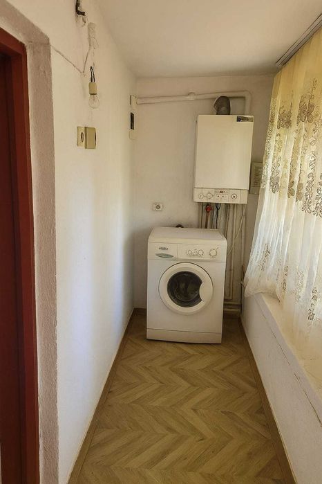 Casa cu teren in Targu-Jiu, la 2 minute cu masina de Parcul Central