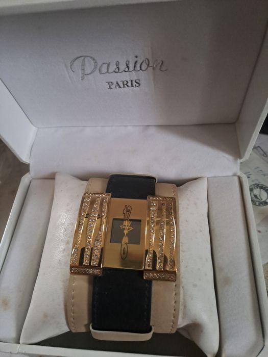 Продавам дамски часовник Passion.
