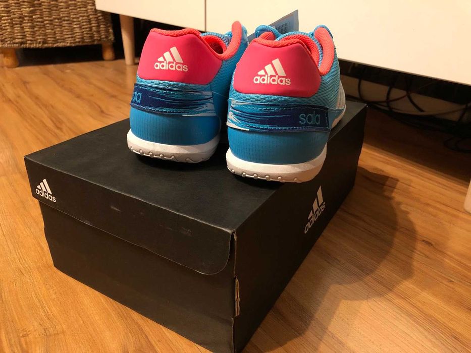 Продавам чисто нови оригинални маратонки ADIDAS.