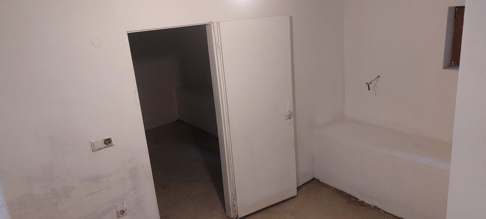 Дава се под наем Магазин в Варна, ХЕИ - 45 кв.м за 255 € - Снимка #12