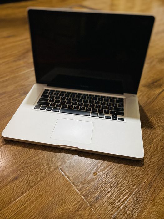 MacBook Pro (15.4 - inch, Late 2011)