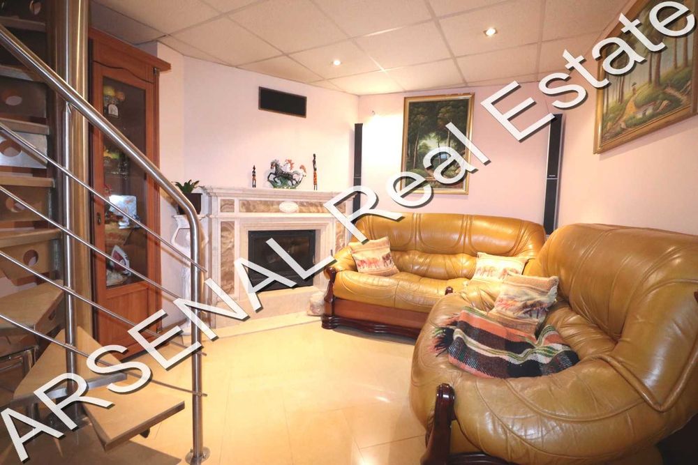 Дава се под наем Тристаен апартамент в София, Център - 110 кв.м за 750 € - Снимка #1