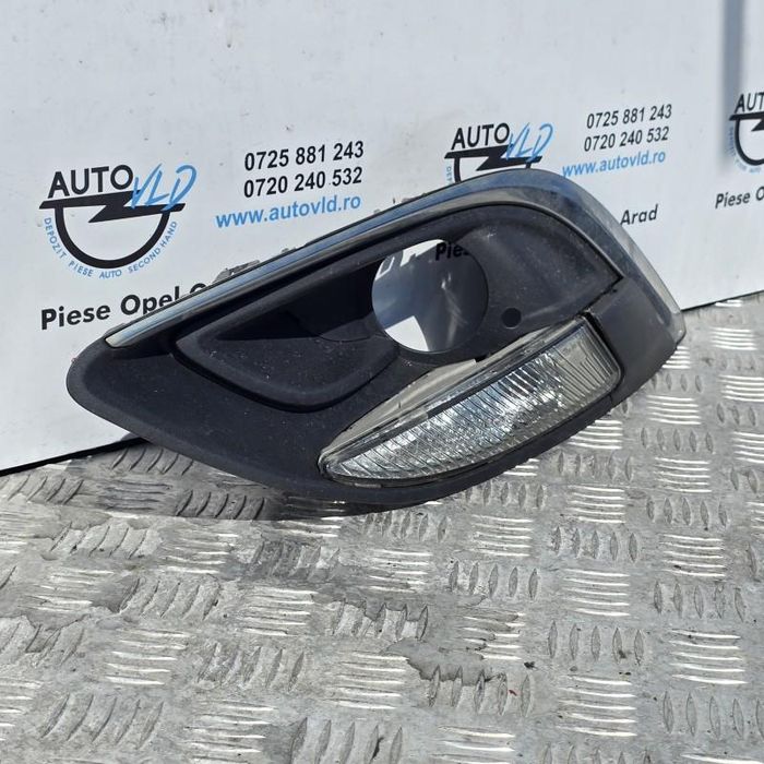 Grila proiector dreapta Opel Astra J Facelift
