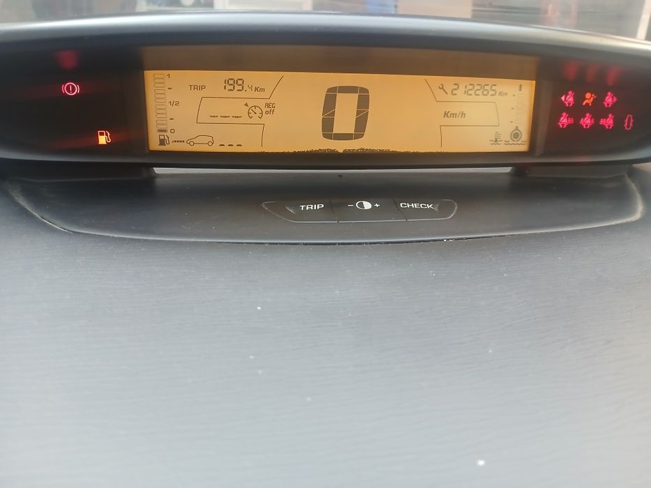 Vând citroen c4 benzina