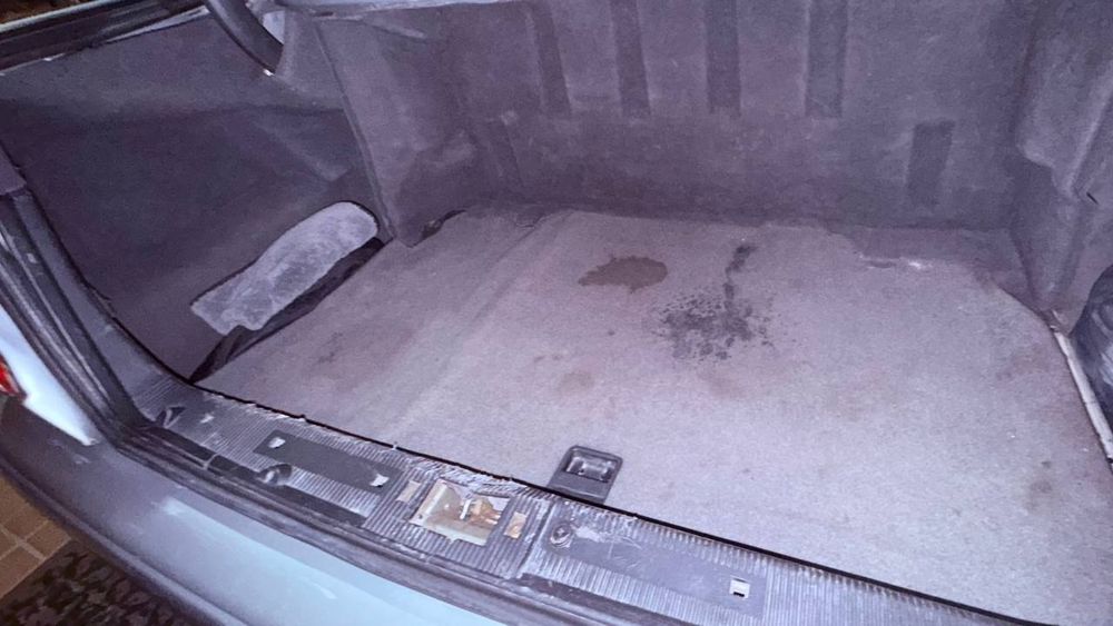 Srochna Mersedes W210 sotiladi