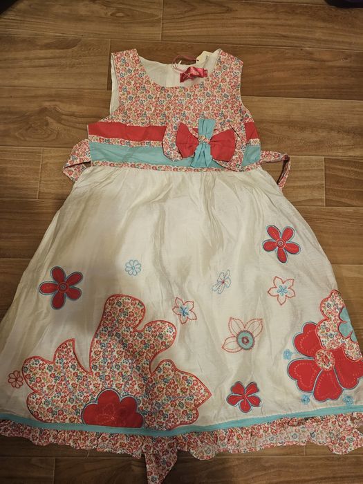 Продам одежду для девочки пакетом  на 6-8 лет