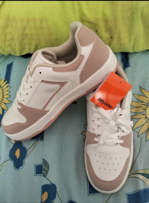 Adidași damă noi cu etichetă