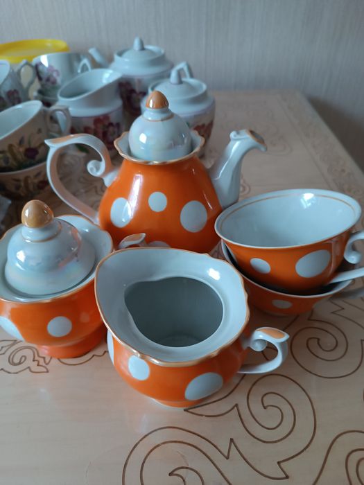Посуда: чайные сервизы