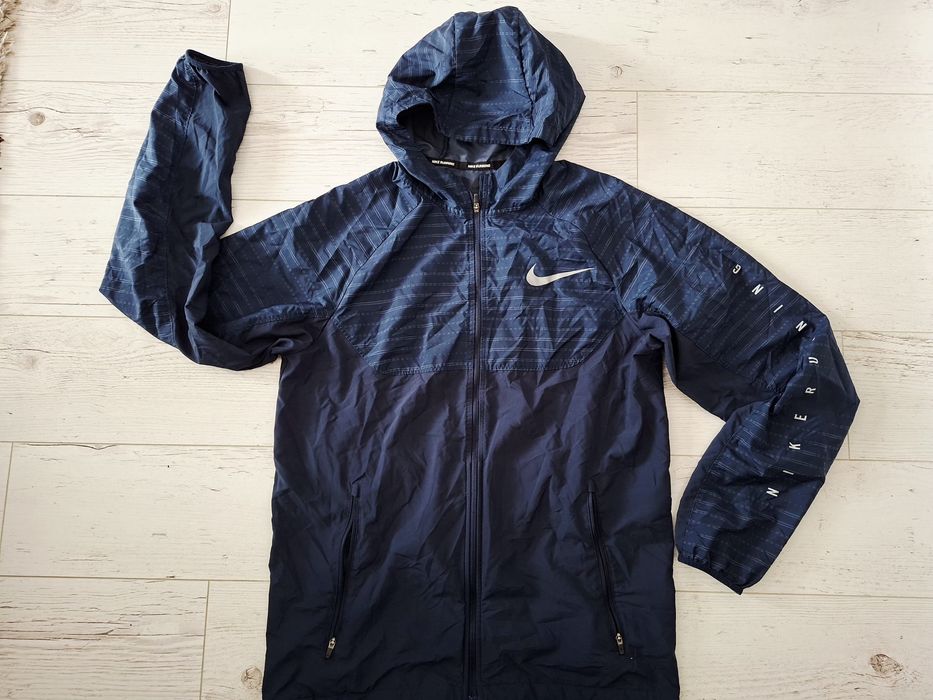 Nike-Ориг.тънко водоустойчиво яке