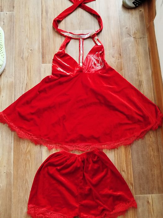 Продаю женские вещи и духи продам