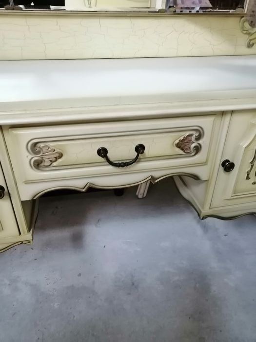 Старинна барокова тоалетка