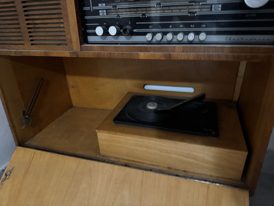 Radio vintage pe lampi Traviata 3 cu pick-up