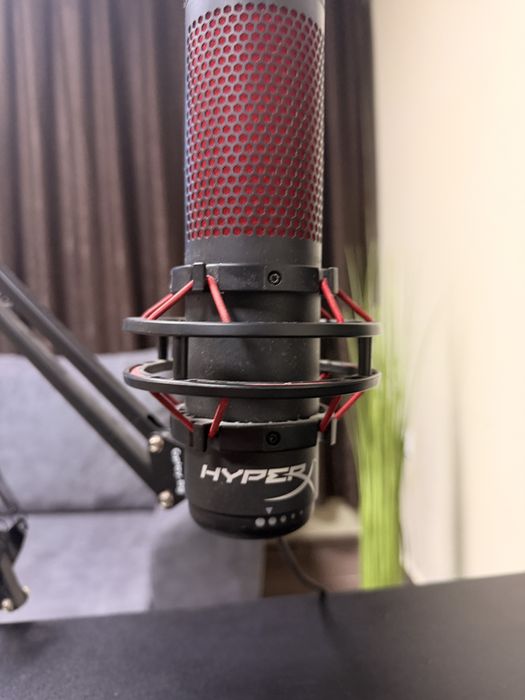 HyperX QuadCast USB микрофон – за аудио записи, стрийминг и подкасти