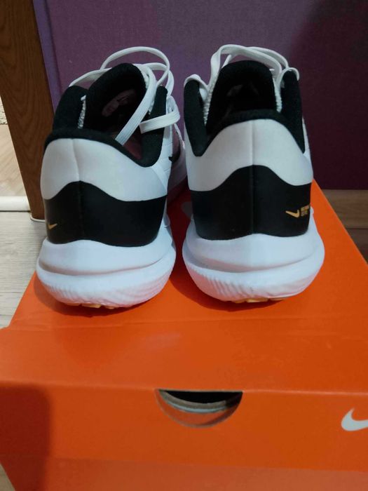 Дамски маратонки Nike