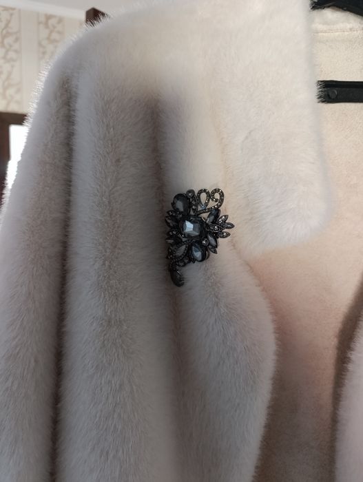 Продам женскую шубу