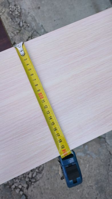 Полки настенные светлые и тёмные