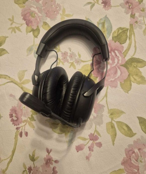 Căşti gaming wireless HyperX Cloud III - stare excelentă