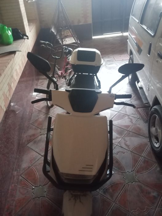 Skuter sotiladi 80 ga chiqadi  yaxw holatda