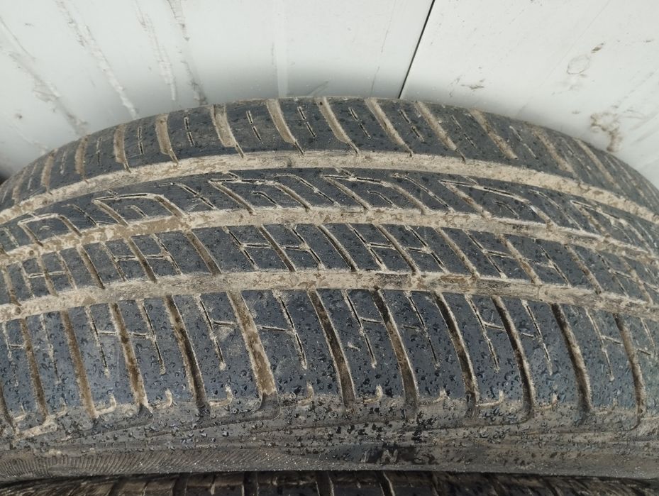 Vând  anvelope  BARUM