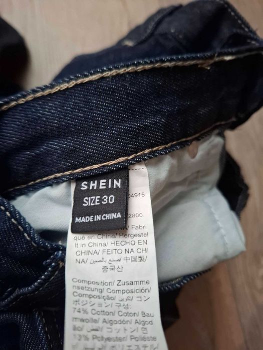 Модерни нови дънки