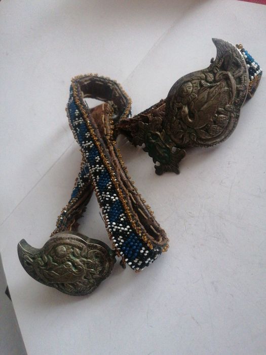 Стари български сребърни гривни