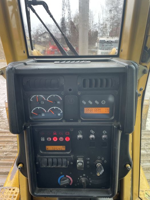 Inchiriez  vind Buldozer Caterpillar D6 N Lgp CAT