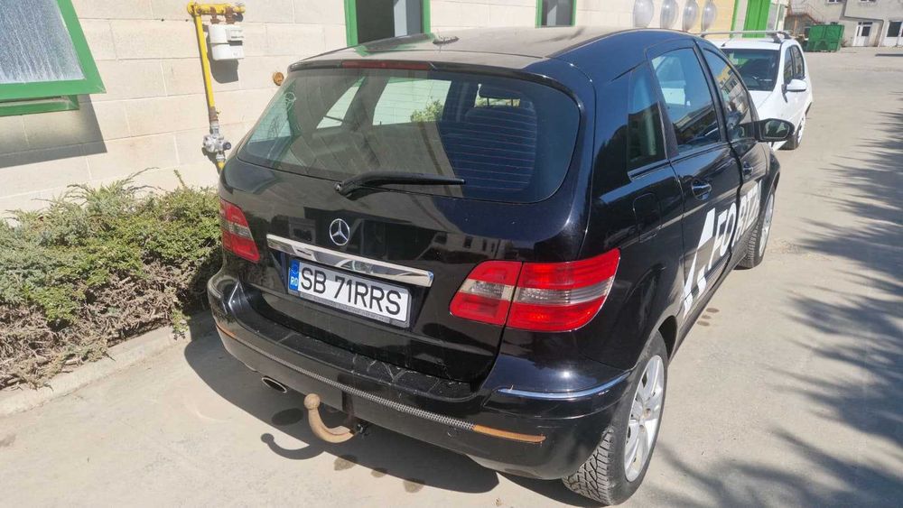 Mercedes Benz B180