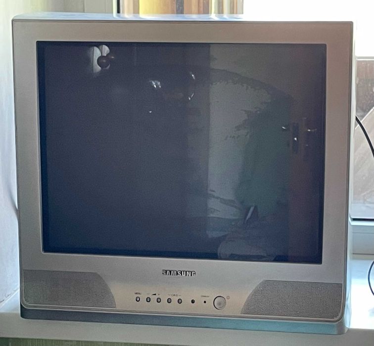 Продам телевизор, Б/У, 1800 т