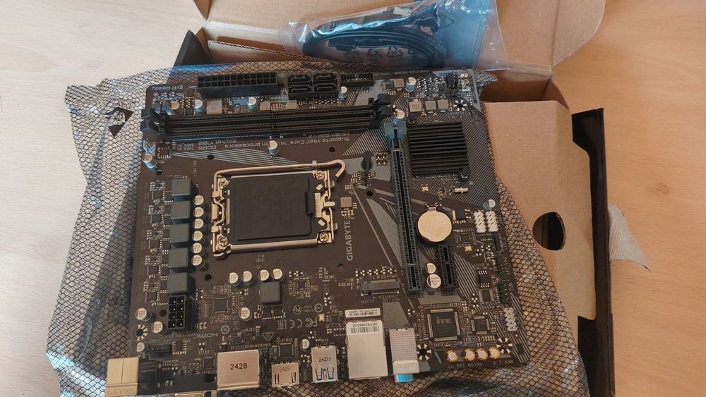 Placa de baza gigabyte H10M S2H V2