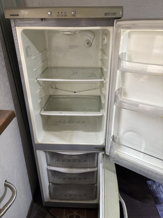 Холодильник Самасунг двухкамерный
