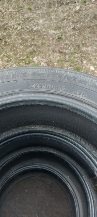 Продам комплект шин на 17