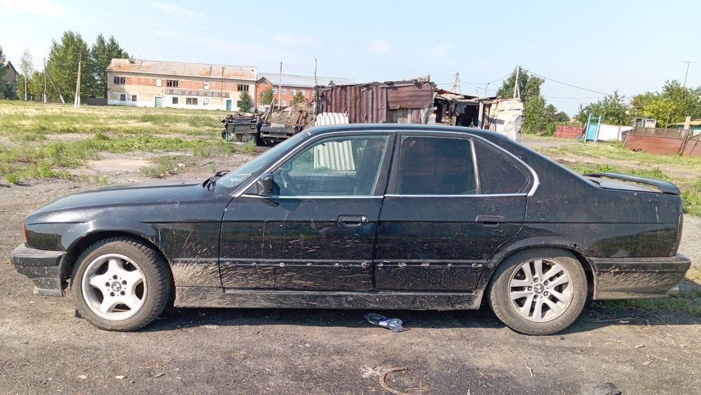 Продам машину БМВ Е34