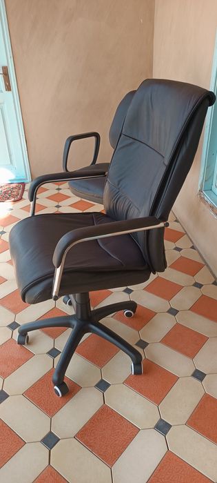 Ofis kreslo va stollar sotiladi arzon narxlarda