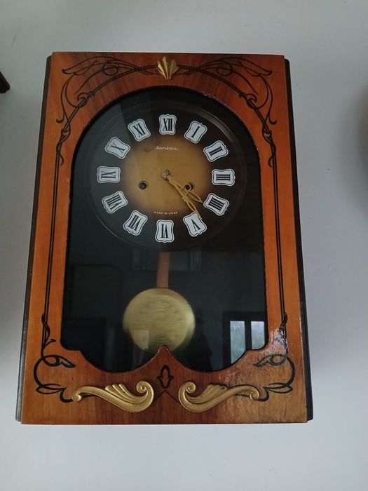 Ceas cu pendul vechi