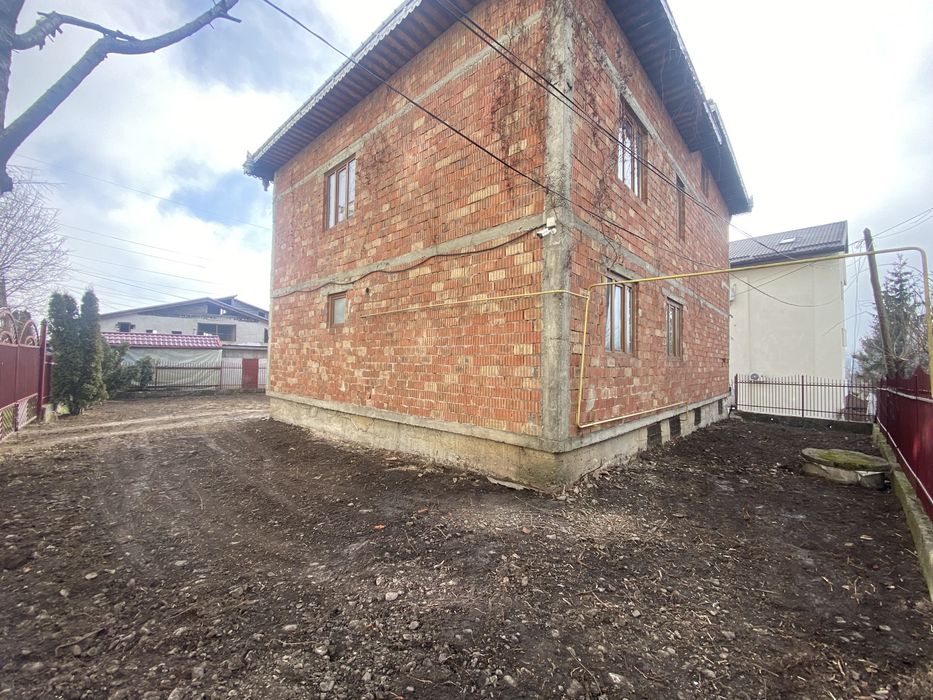 Vand / Schimb Casa la rosu 350 mp Falticeni