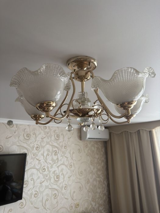 Продам люстру срочно