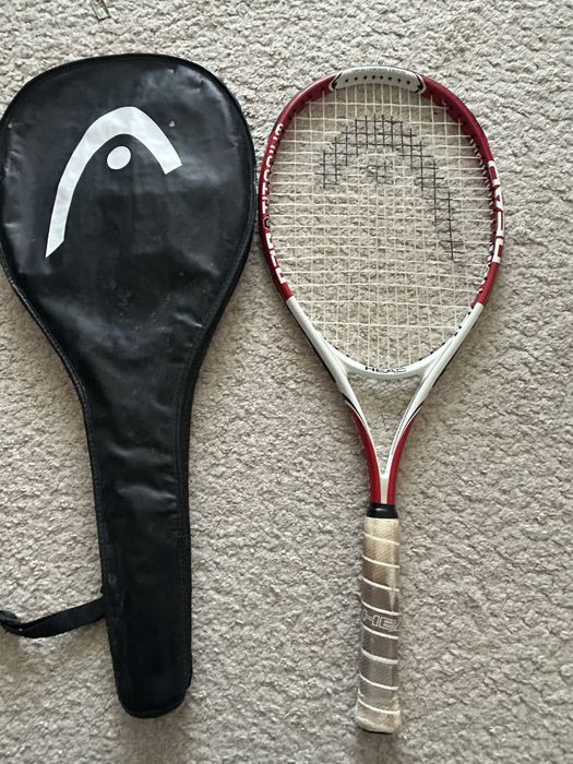 Rachetă tenis HEAD + husă – stare bună – 120 RON