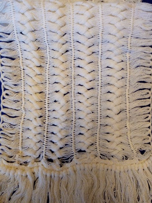 Зимна шапка и шал ръчно плетени нови