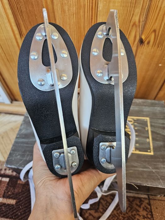 Продам коньки детские