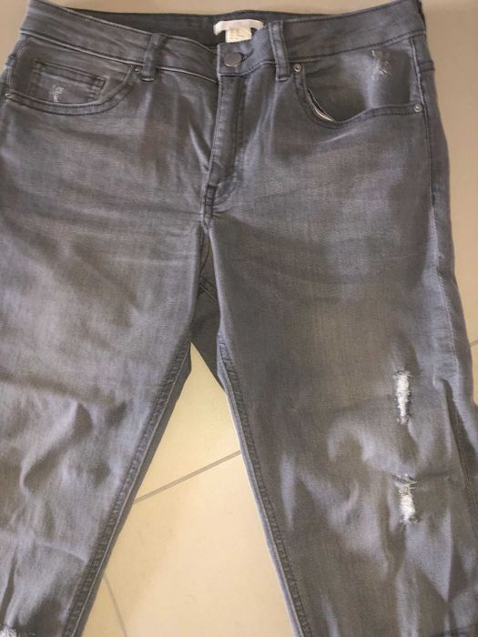 Jeans H&M, material elastic, mar. 40, purtati o singura data