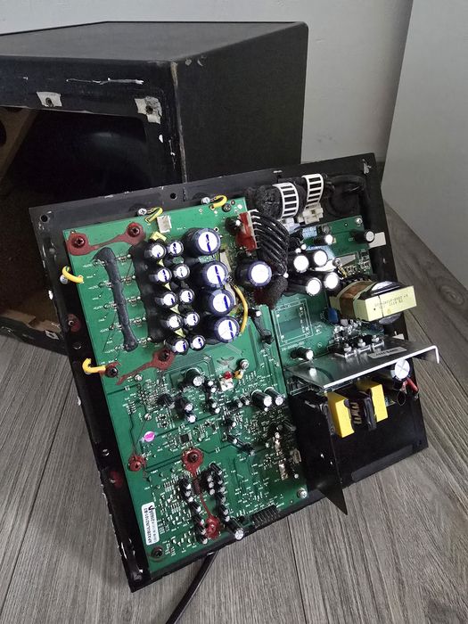 Subwoofer logitech Z906 (cititi descrierea)