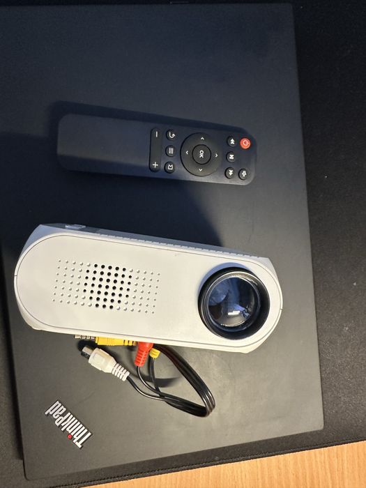 Mini proiector Led cu telecomanda