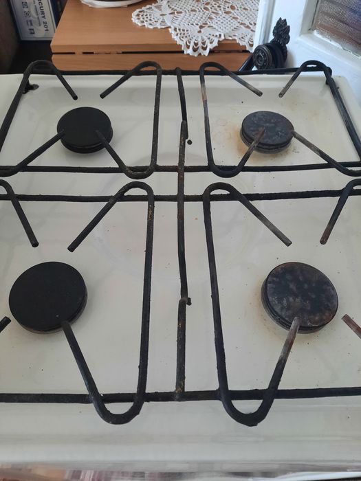 Продам газовую плиту