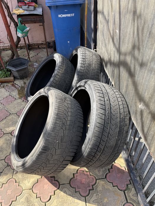 Anvelope 245 / 40 / 20 + 275 / 35 / 20 de iarna