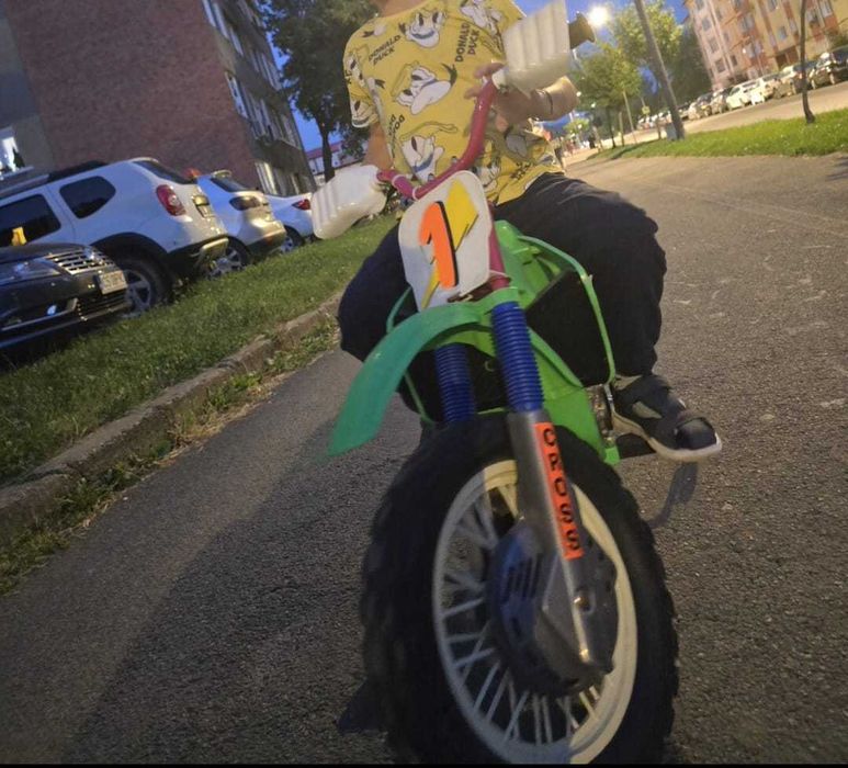 Vand motocicleta electrica copii, cu roti ajutatoare