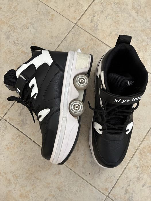 Маратонки с ролкови кънки