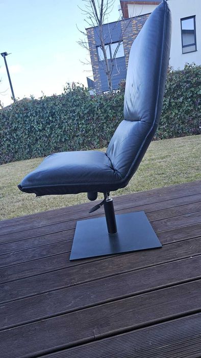 Италиански комплект от естествена кожа  кресло и табуретка